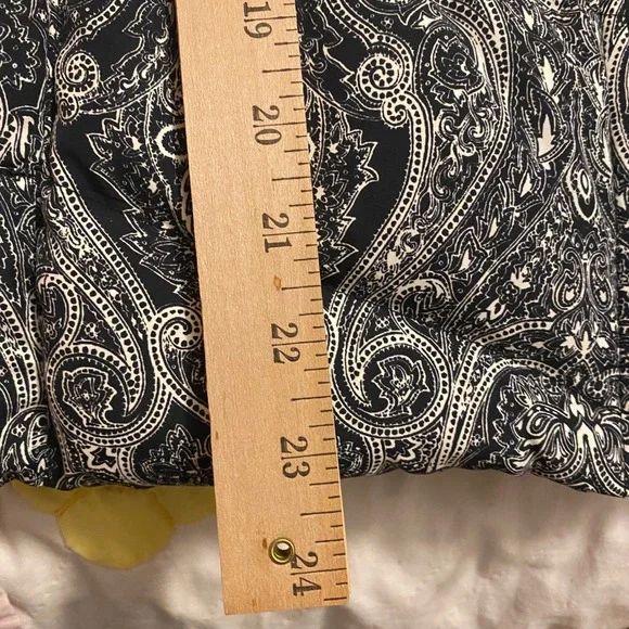 Talbots Black White Paisley Down Fill Puffer Vest Petite Small SP VN4926 - Picture 10 of 12